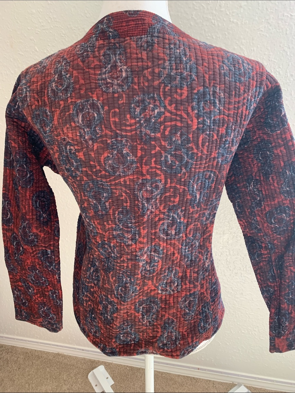 CargoWomen’s Red Quilted Floral Wrap jacket with Tie - Picture 6 of 9